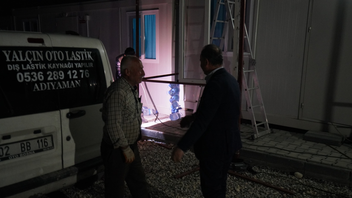 Başkan Kılınç, Konteyner kentte kapı kapı gezerek vatandaşları dinledi