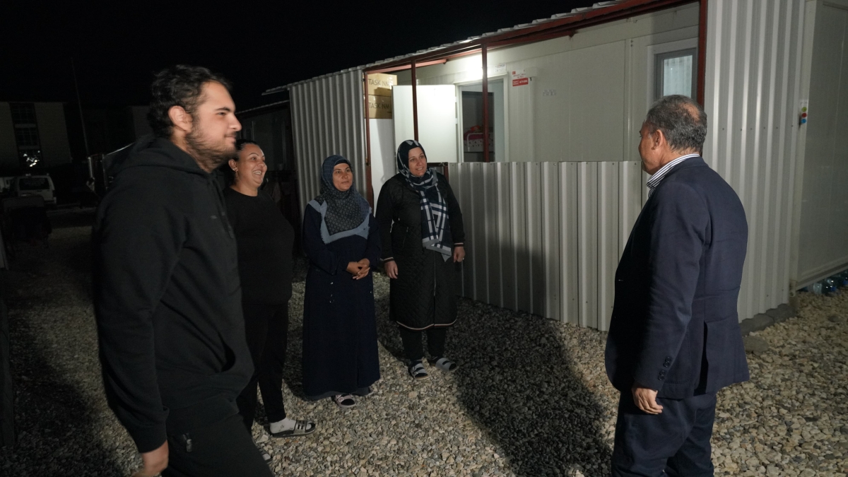 Başkan Kılınç, Konteyner kentte kapı kapı gezerek vatandaşları dinledi
