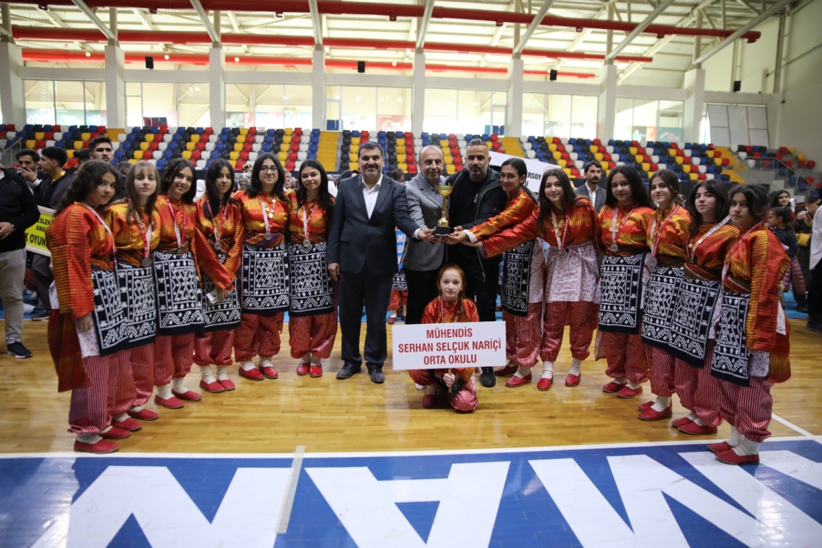 Halk oyunları yarışmaları görsel şölene dönüştü