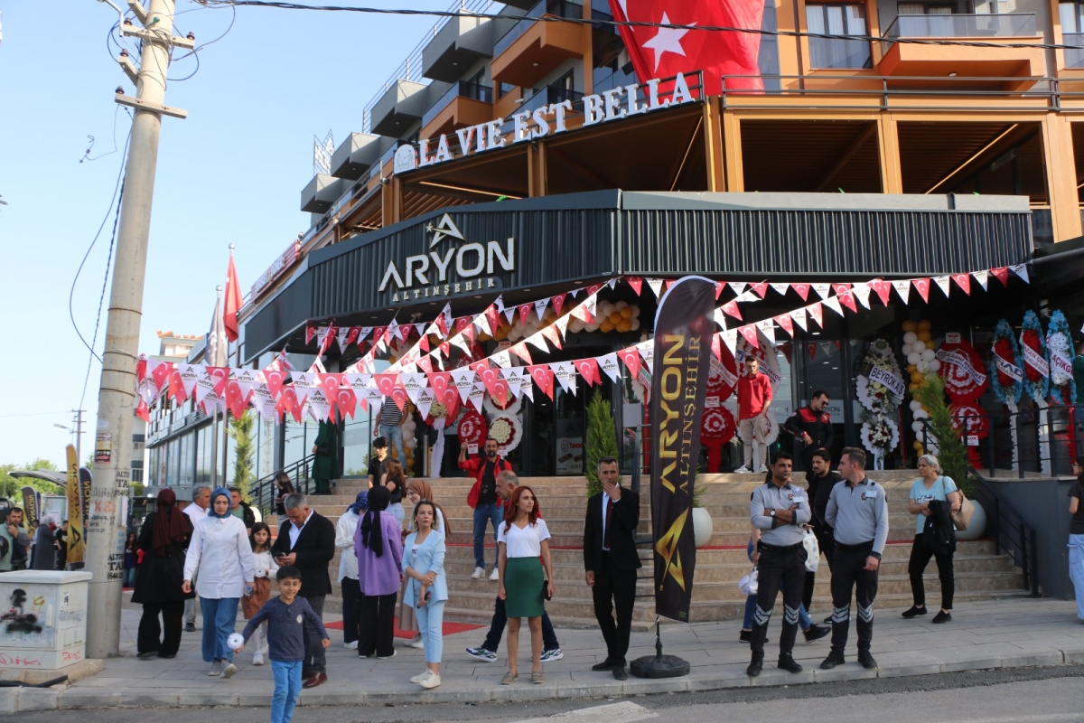 Tutdere Aryon AVM açılışında konuştu: 'Adıyaman’ın ayağa kalkması için yatırıma, işe, aş’a ihtiyaç var'