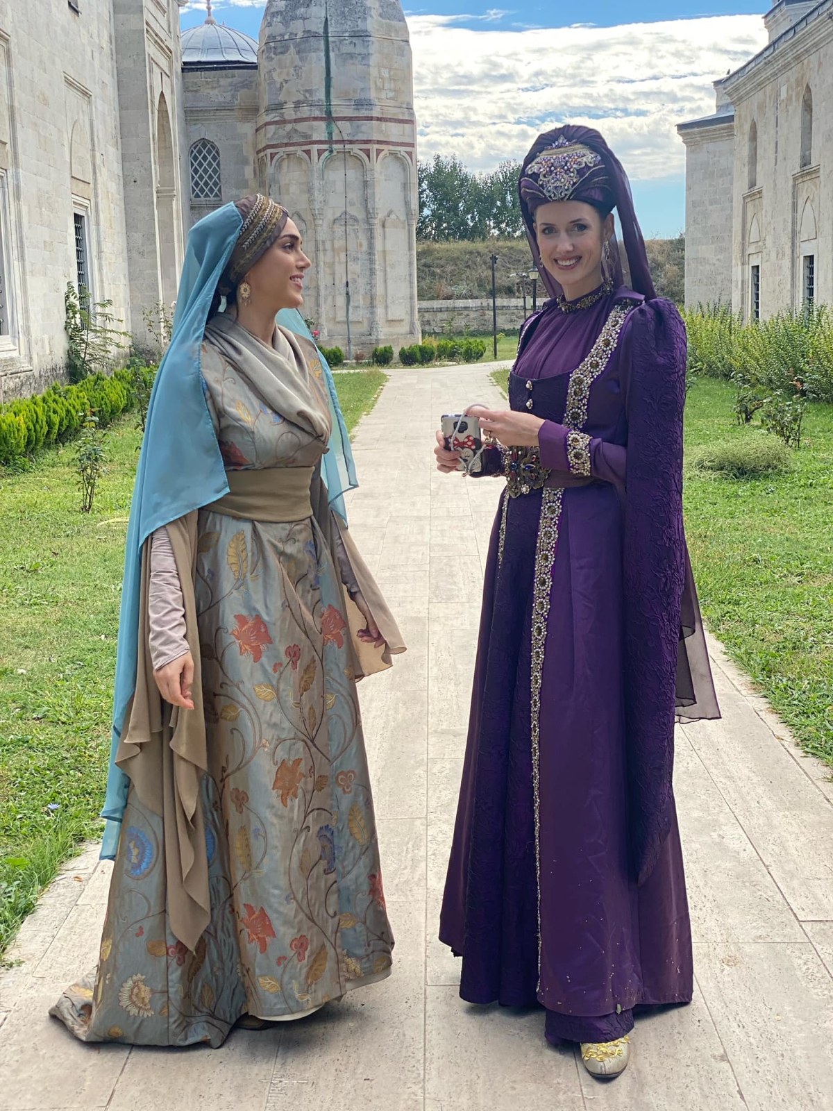 Güzel oyuncu Yağmur Akdağ’ın Moda Dünyasından Ekranlara Uzanan Başarı Hikâyesi