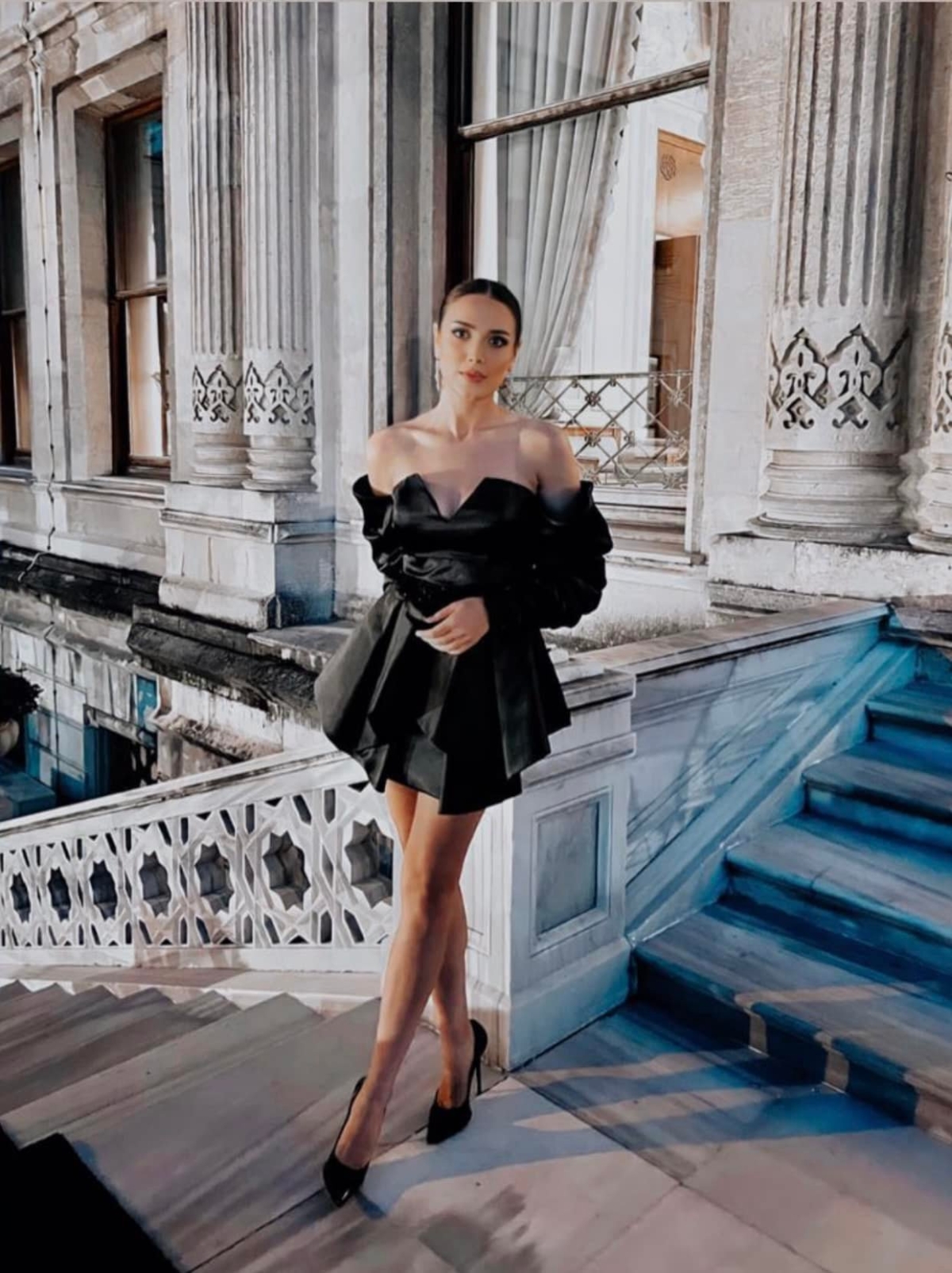 Güzel oyuncu Yağmur Akdağ’ın Moda Dünyasından Ekranlara Uzanan Başarı Hikâyesi
