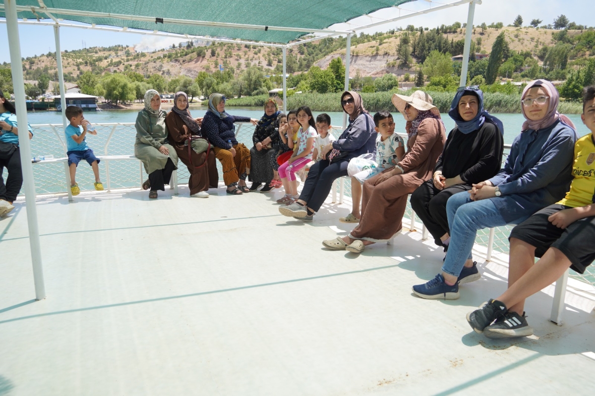 Gölbaşı’nda doğa, fotoğrafla buluştu: Nilüferden ayçiçeğine, yıldızlardan tren garına bir keşif turu