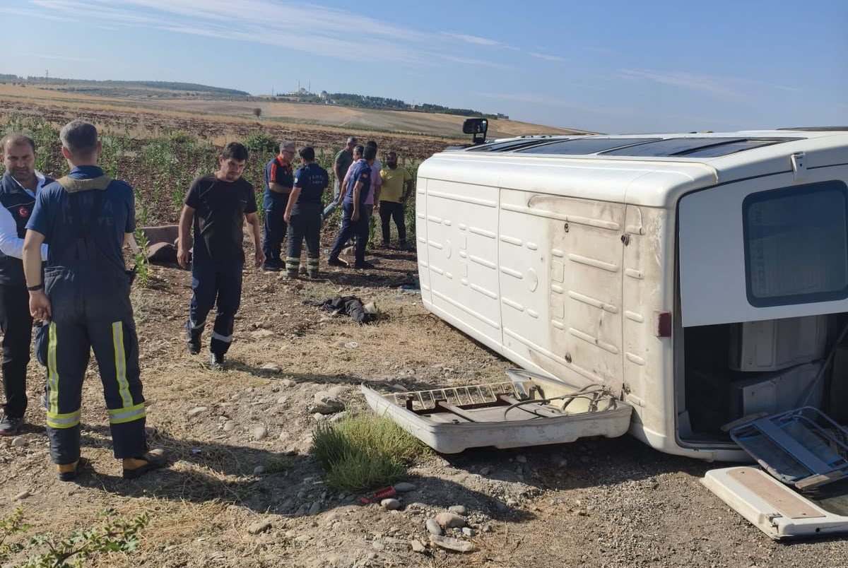 Adıyaman’da tarım işçilerini taşıyan minibüs devrildi; 12 yaralı