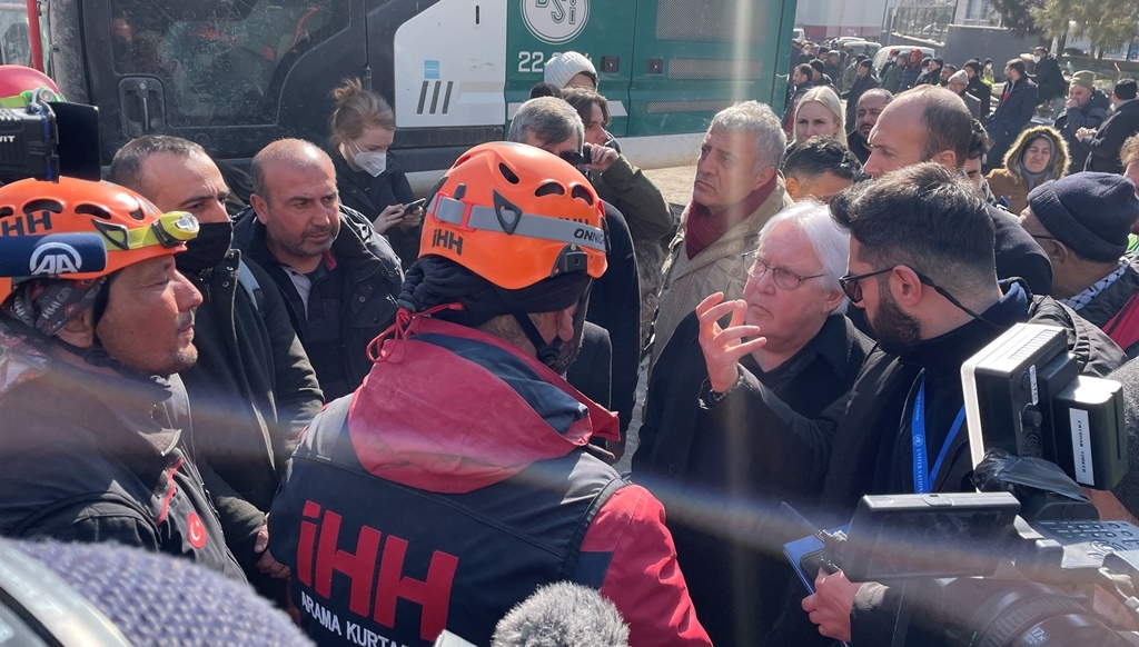 BM Genel Sekreter Yardımcısı Griffiths, İHH Arama Kurtarma Ekibi’ni ziyaret etti  - Videolu Haber