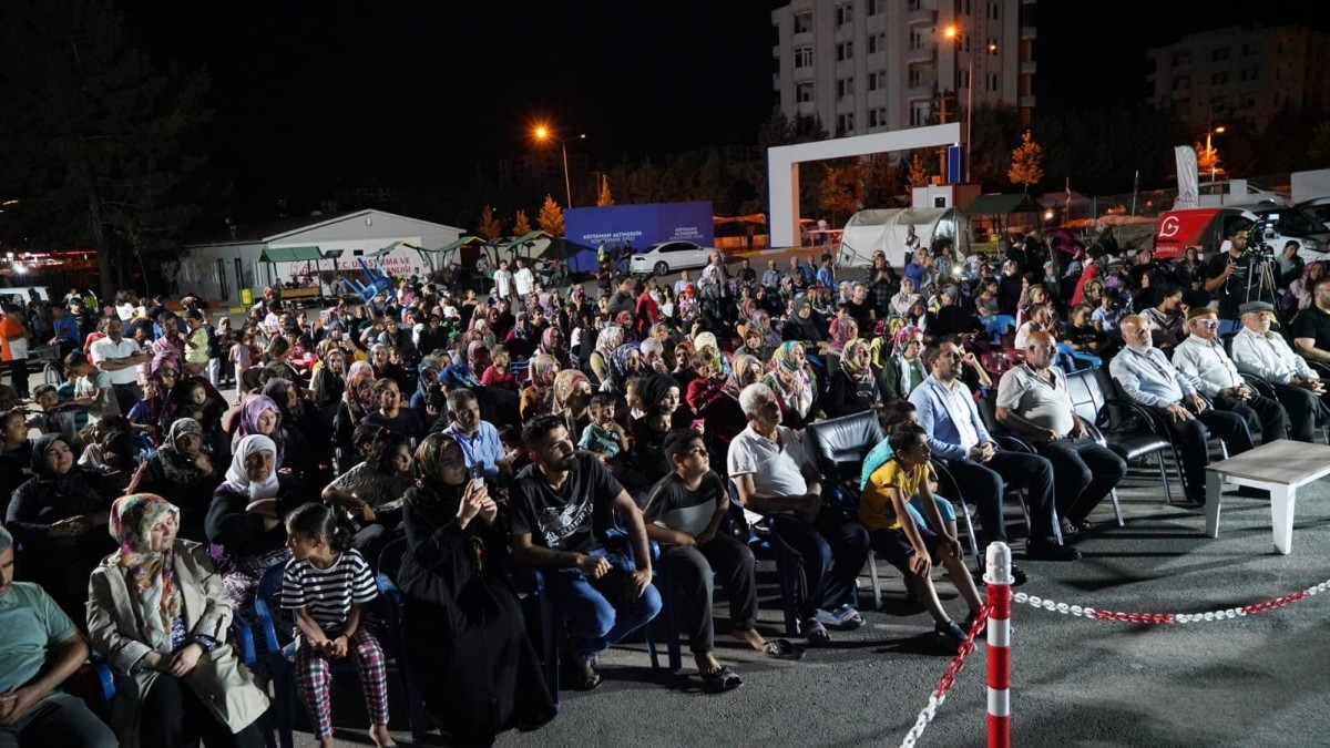Adıyaman’daki konteyner kentlerde deprem şehitleri anılıyor