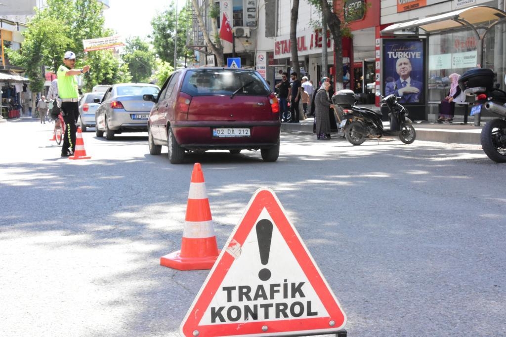 Polisler sürücüleri uyardı: Denetim faaliyetleri kesintisiz bir şekilde devam edecektir