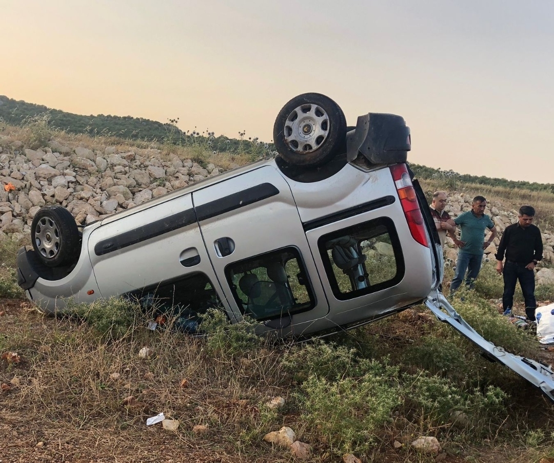 Otomobil ile hafif ticari araç çarpıştı: 1 ölü, 2 yaralı