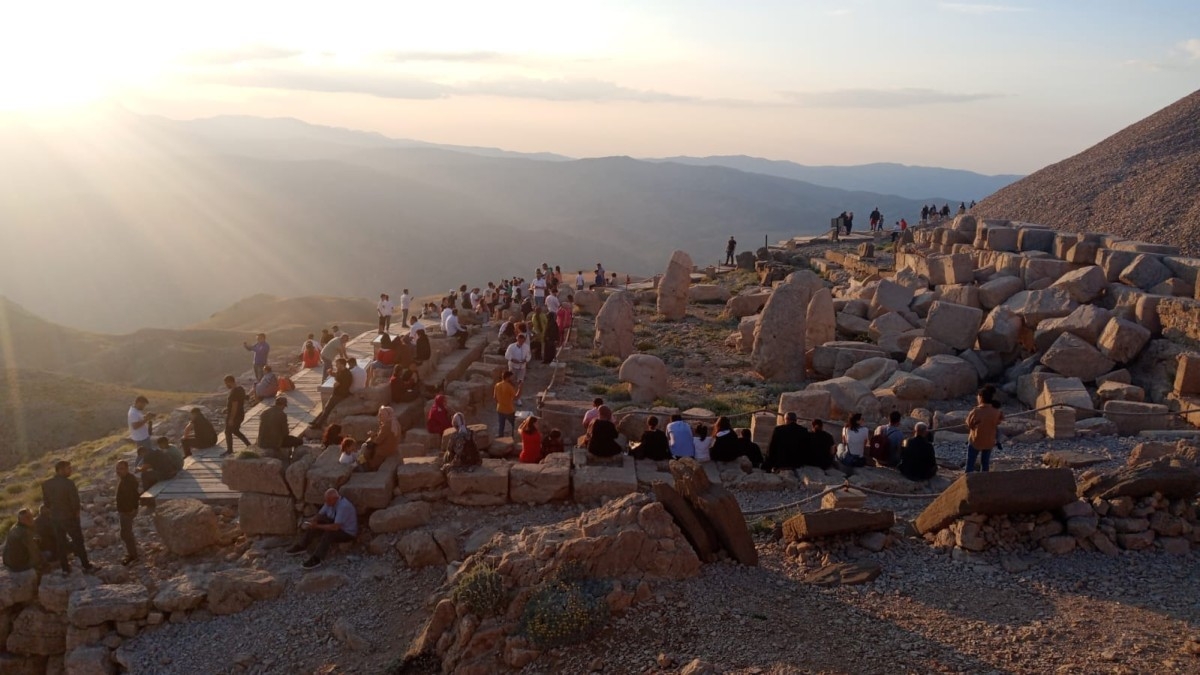 Nemrut Dağı'nda Kurban Bayramı yoğunluğu