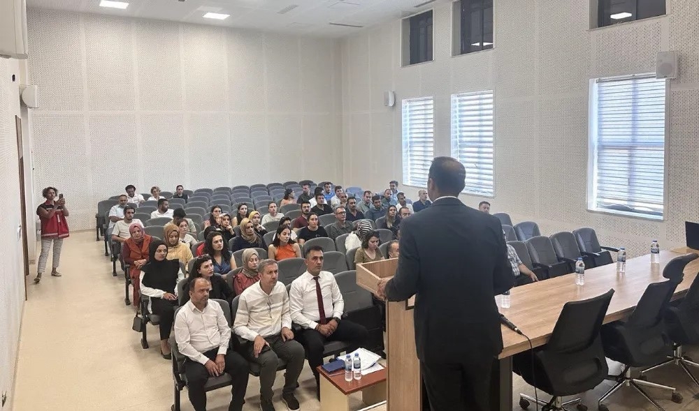 Besni'de öğretmenlere seminer verildi