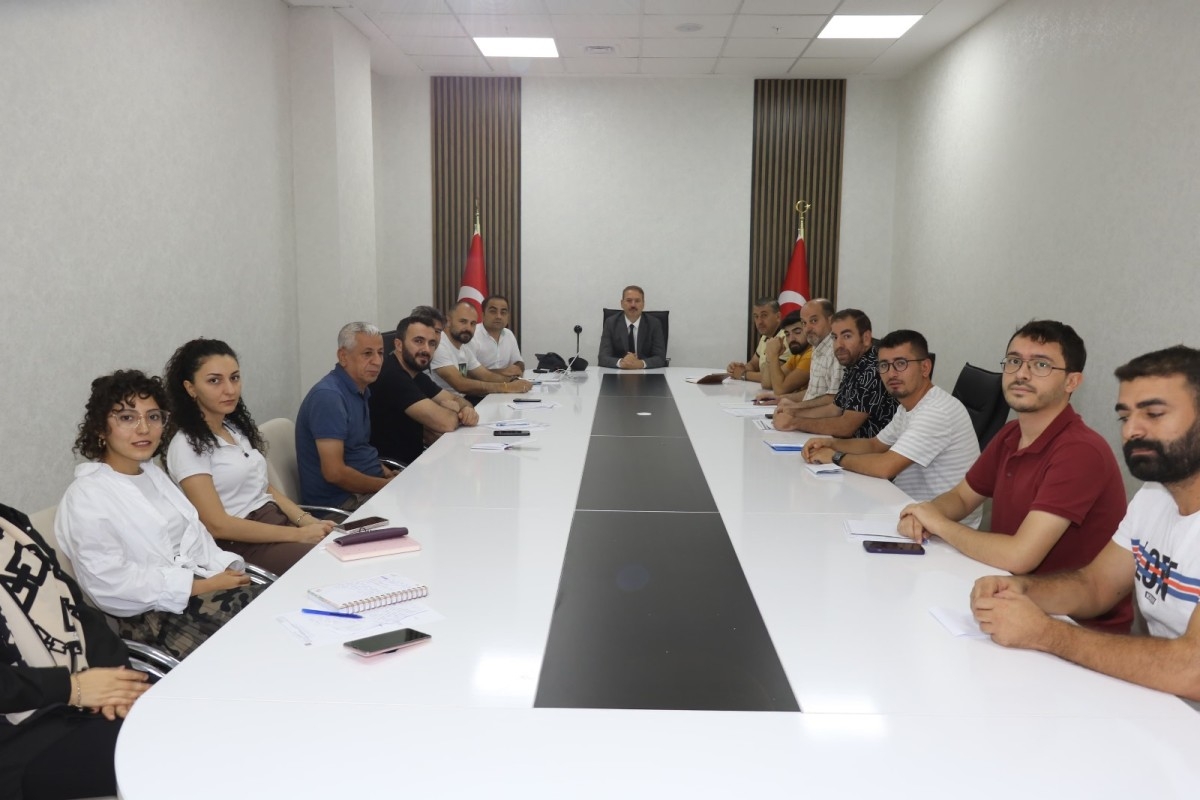 Tosun, birim personelleriyle toplandı