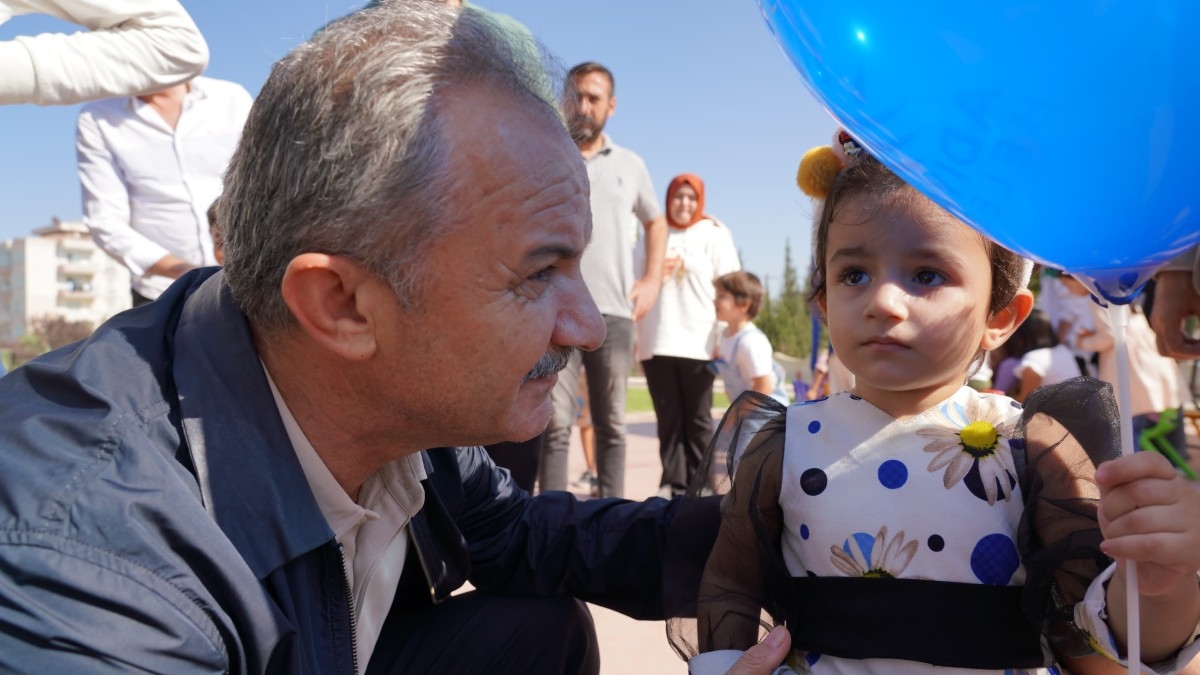 Ailesini kaybeden depremzede çocuklara moral etkinliği