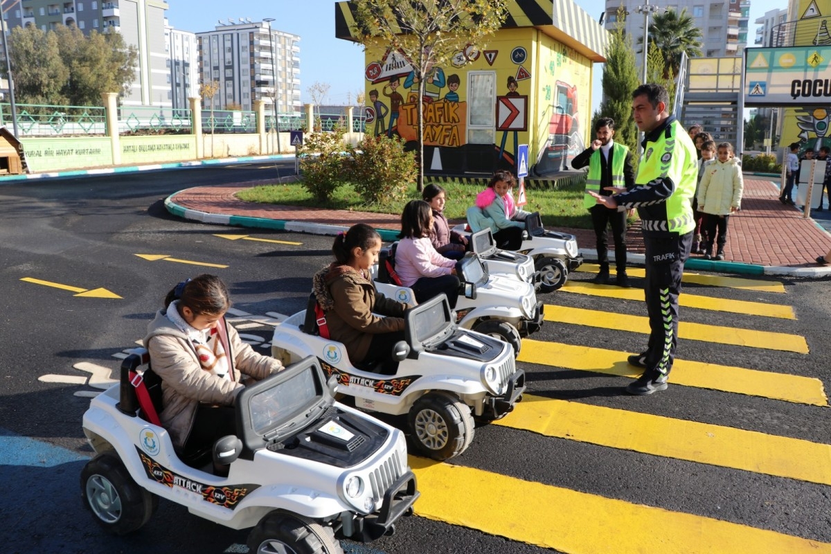 Haliliye Belediyesi ile 4 bin çocuğa trafik bilinci aşılandı  - Videolu Haber