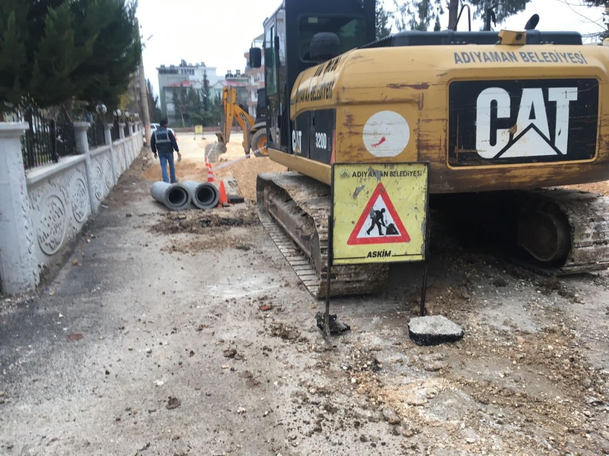 ASKİM kanalizasyon hattı yenileme çalışmalarına devam ediyor
