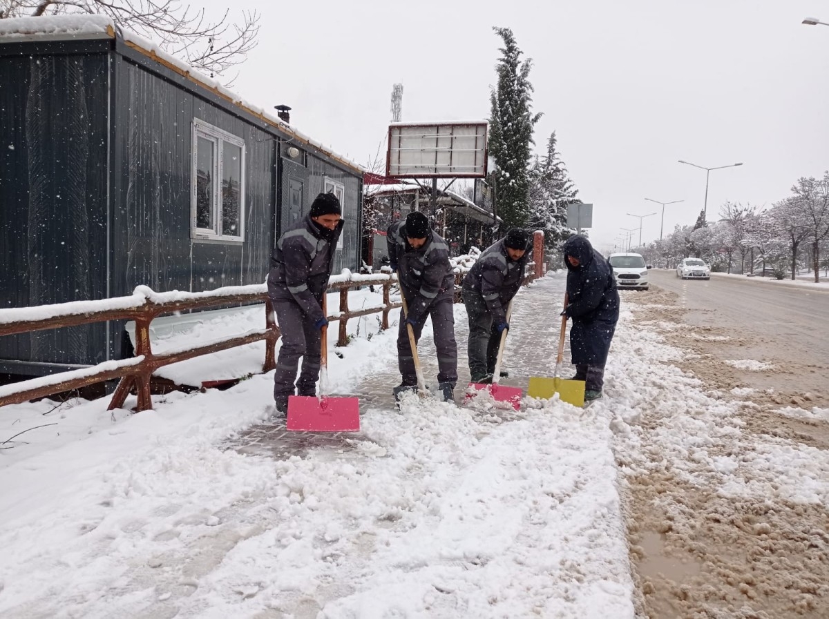 Besni Belediyesi’nde kar mesaisi başladı