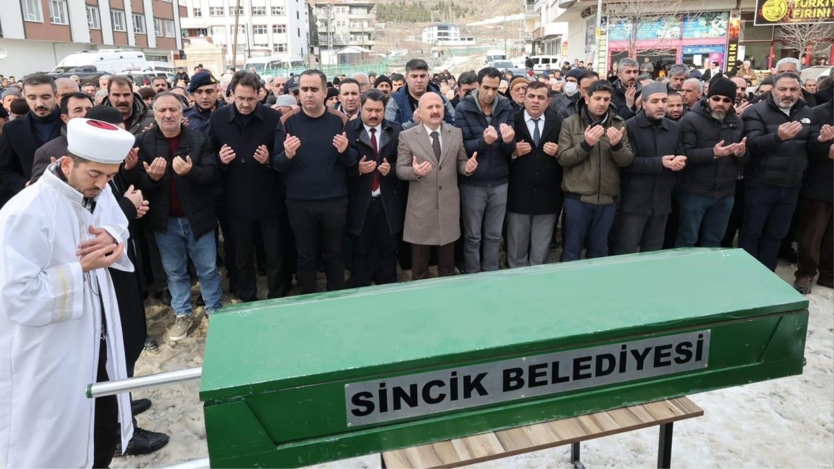 Vali Dr. Varol, İl Genel Meclis Üyesi Abuzer Yaşar'ın cenaze törenine katıldı