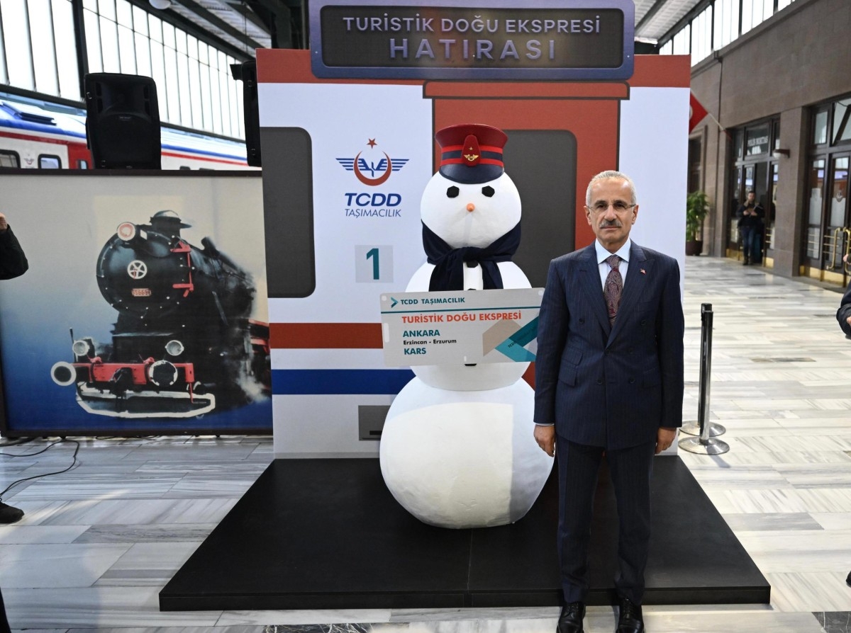 Bakan Uraloğlu: Bu turistik trenlerin de ‘Turistik Doğu Ekspresi’ gibi çok sevileceğine inanıyoruz