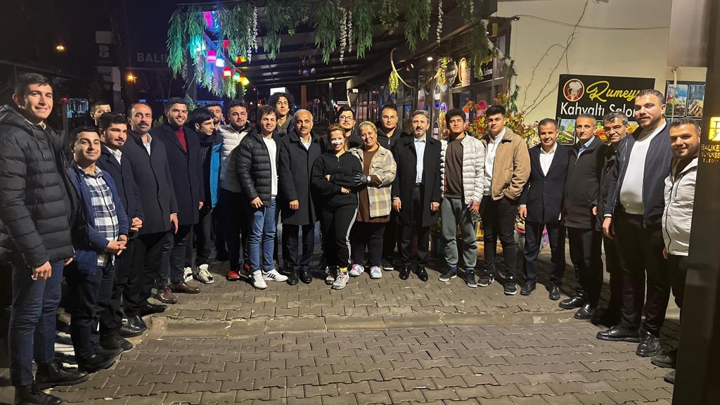 Polat sözünü tuttu gençlerle birlikte sahur yaptı