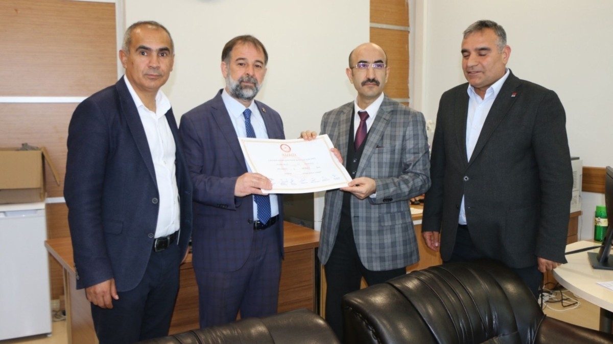 CHP Belediye Meclis Üyesi İmam Aslan mazbatasını aldı