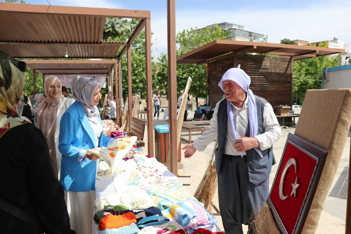 Hamarat eller’den, Anneler Günü için kermes