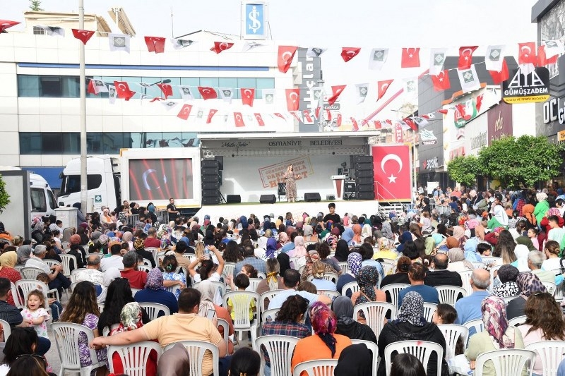 Yazar Dilek Cesur ‘Anneler Günü’ne özel söyleşide sevenleriyle bir araya geldi