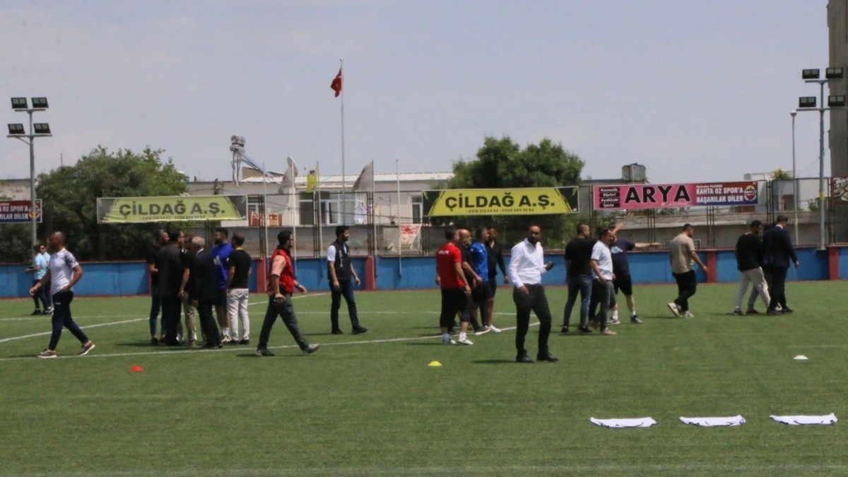 Adıyaman Belediyespor ile Gergerspor mücadelesi öncesi saha karıştı  - Videolu Haber