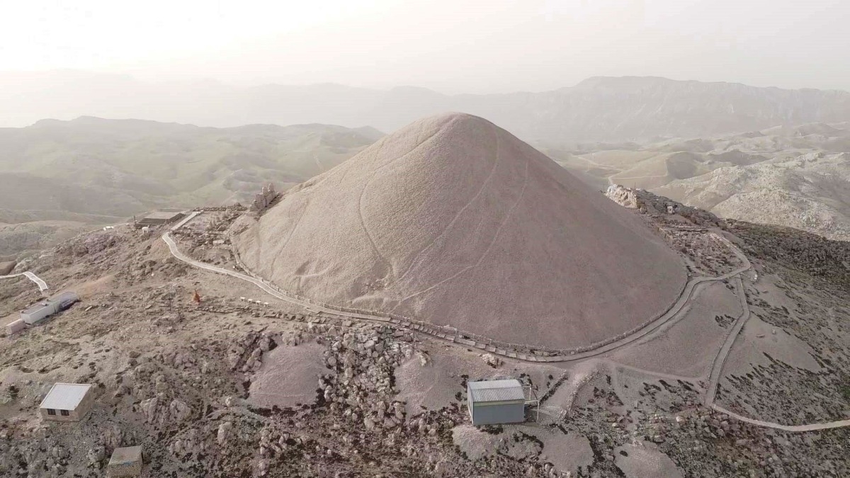 Rotanın son durağı Nemrut Dağı'na ziyaretçi akını  - Videolu Haber