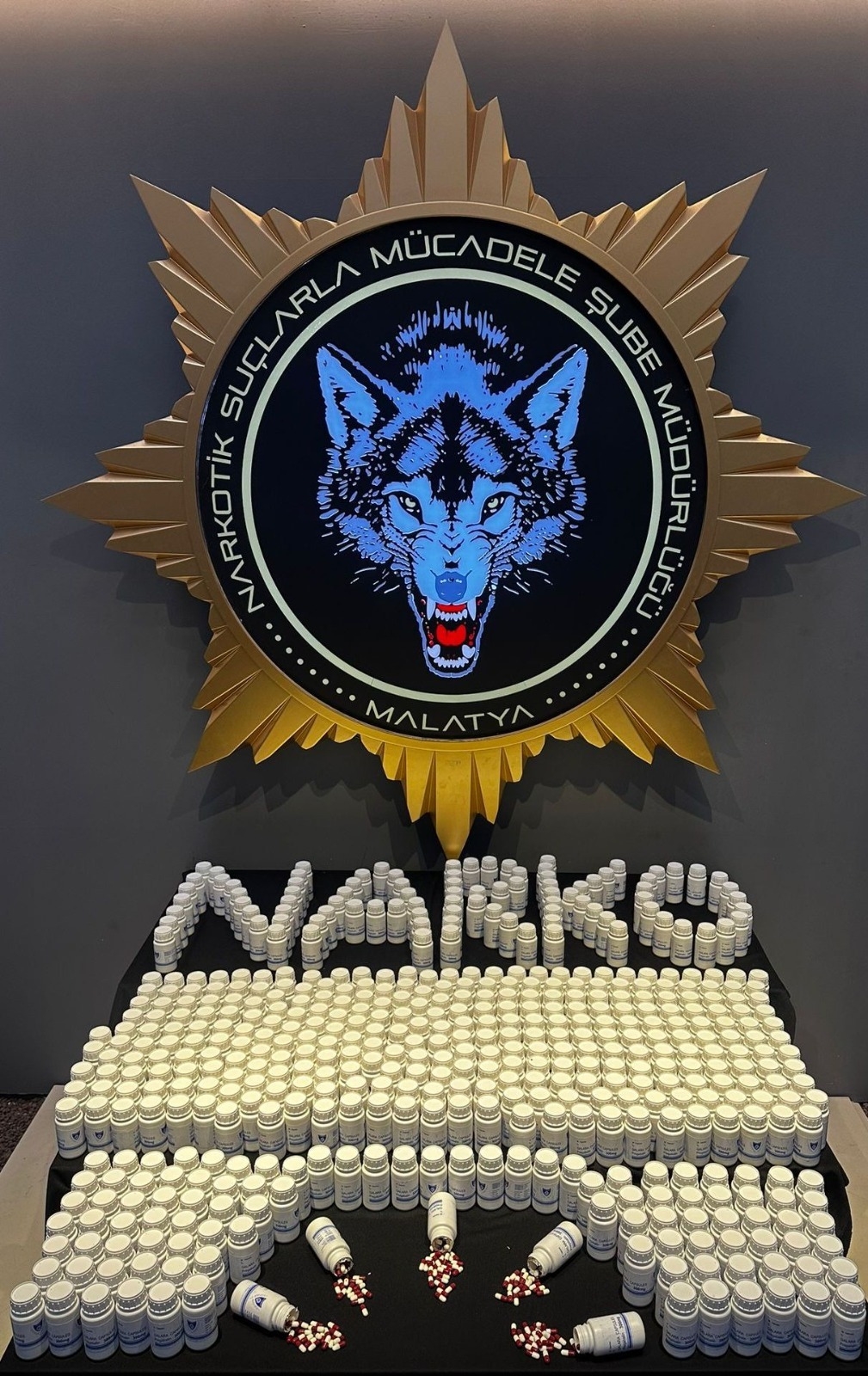 Kargo firmasında 28 bin adet sentetik ecza maddesi ele geçirildi