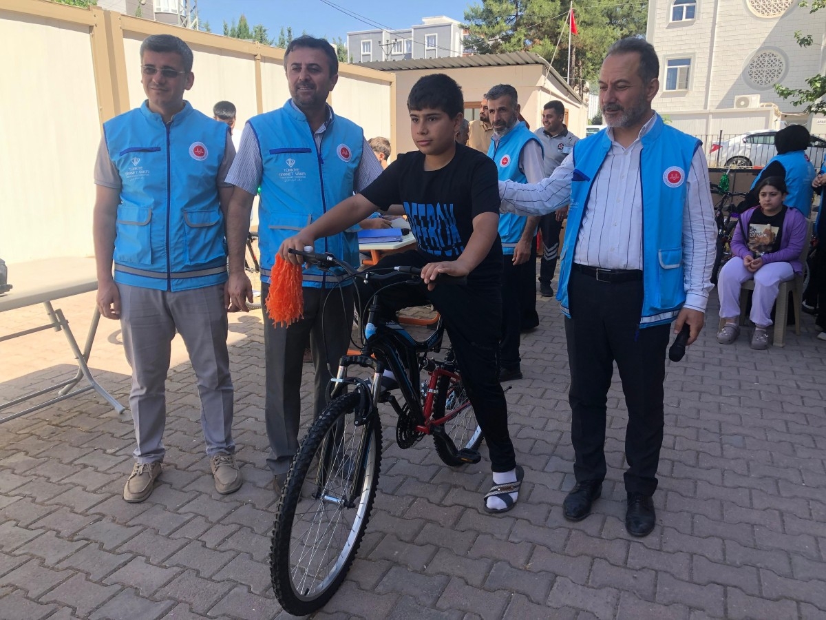 Adıyaman’da 56 yetim çocuğa bisiklet hediye edildi  - Videolu Haber