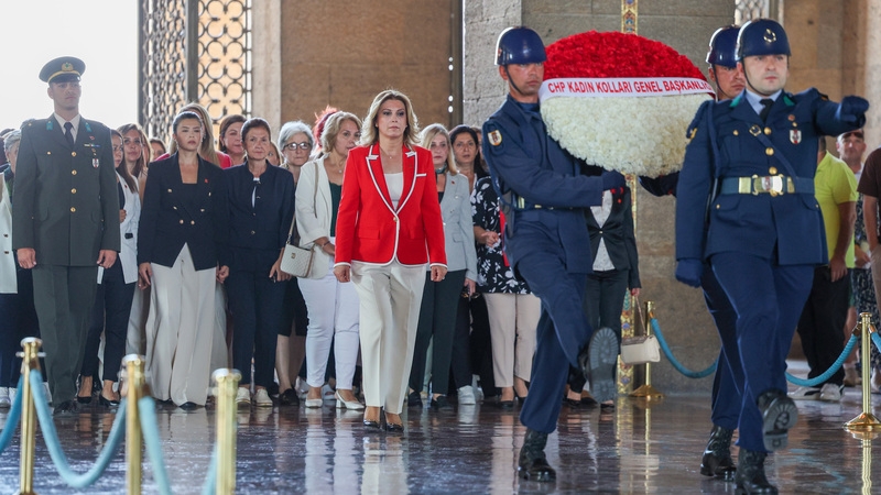 CHP Kadın Kolları Genel Başkanı Asu Kaya ve MYK Üyeleri Anıtkabir'de Ata’nın huzurunda