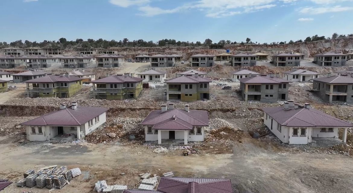 Adıyaman Valiliği, Sincik ilçesinde köy evlerinin yapımına hız verdi  - Videolu Haber