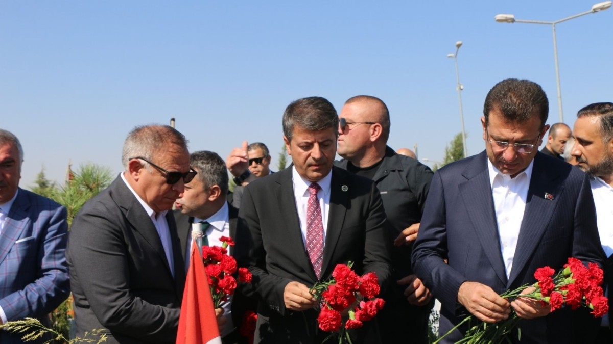 Ekrem İmamoğlu ve TBB üyeleri deprem şehitliğini ziyaret edip dua etti   - Videolu Haber