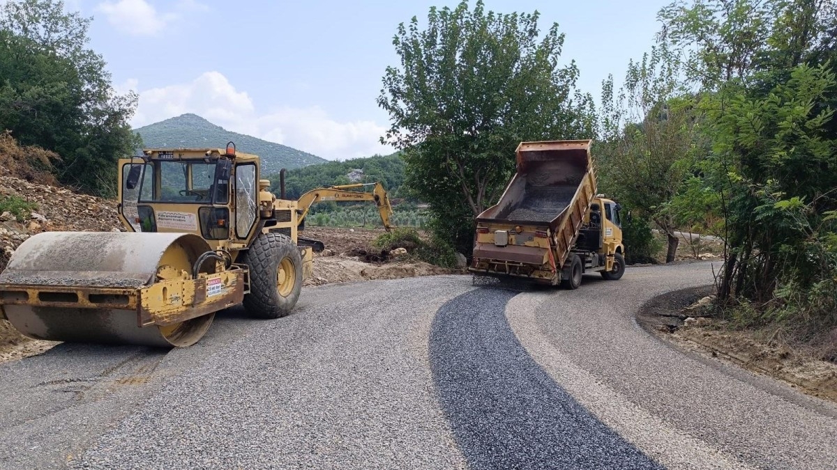 Andırın'da 6 mahalleye ulaşım sağlayan yol yenilendi