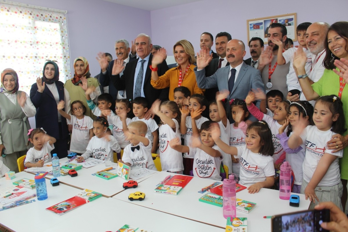Gülben Ergen, 54. anaokulunu Kahta’da açtı  - Videolu Haber