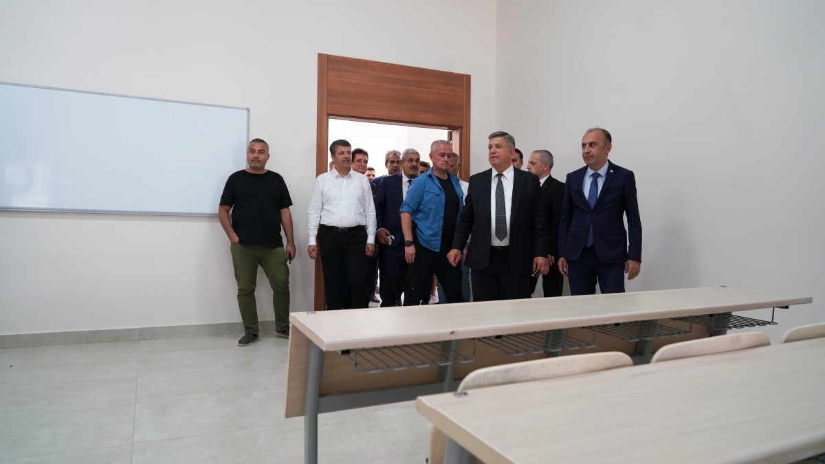 Rektör Keleş’ten Besni Eğitim Bayramı’nda anlamlı konuşma