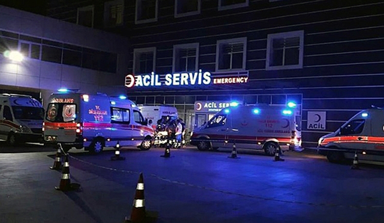 Şanlıurfa'da otomobil şarampole devrildi: 4 yaralı