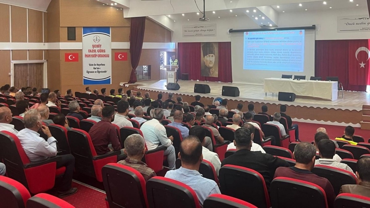 Adıyaman’da okul servis şoförlerine trafik eğitimi verildi