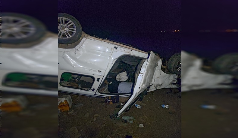 Şanlıurfa’da hafif ticari araç devrildi: 1 ölü, 1 yaralı