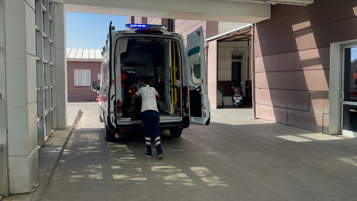 Adıyaman Cumhuriyet Mahallesi'nde deprem panik yarattı: Yatalak hasta hastaneye kaldırıldı