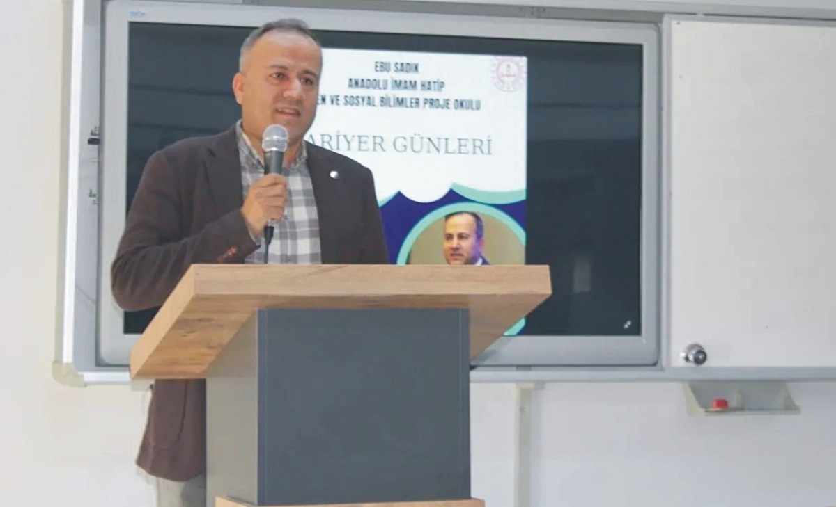 Prof. Dr. R. İlyas Öner, öğrencilerle kariyer günlerinde buluştu