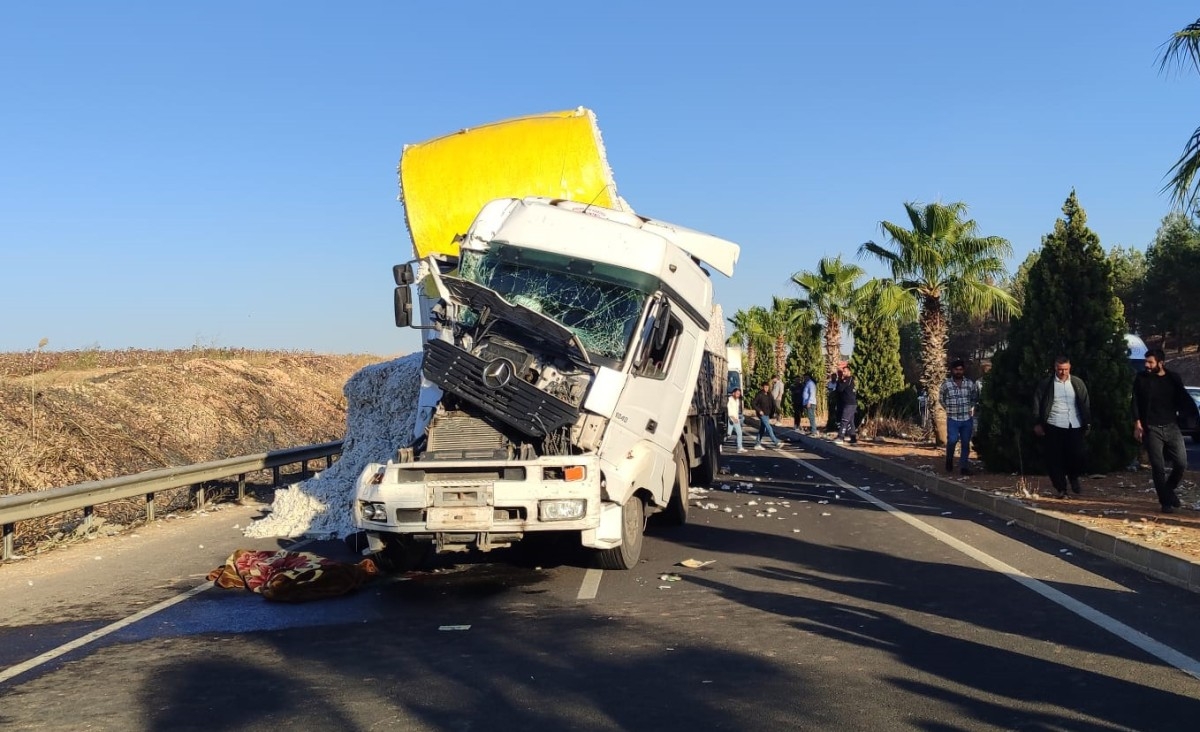 Şanlıurfa’da tır ile kamyonet çarpıştı: sürücülerden biri öldü