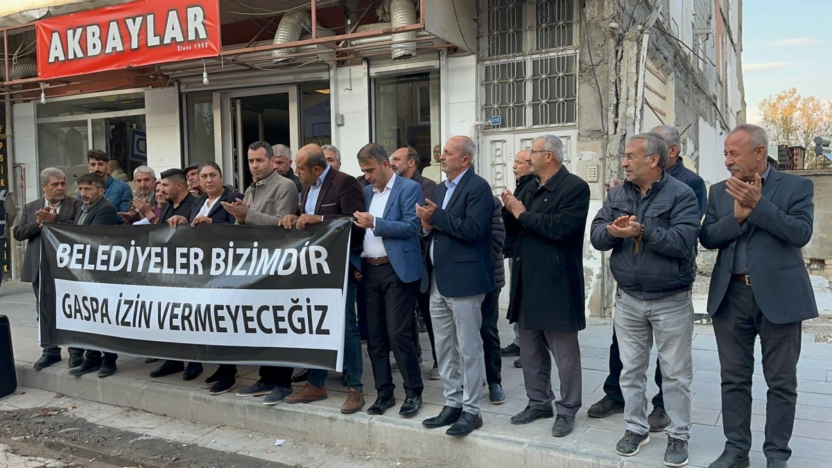 DEM Parti Adıyaman İl Başkanlığı: 'Kayyum darbesinde ısrar, siyasi tükenmişliğin göstergesidir'