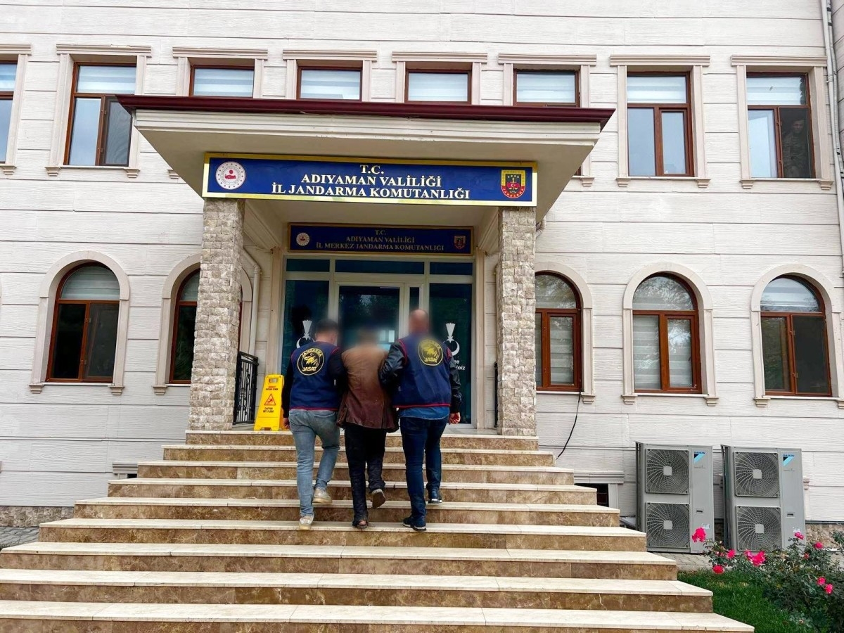 Adıyaman’da 20 yıl kesinleşmiş hapis cezası bulunan firari yakalandı