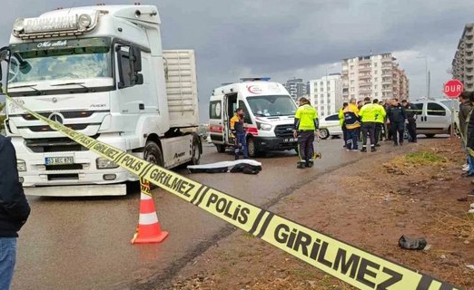 Şanlıurfa’da tırın altında kalan öğretmen hayatını kaybetti
