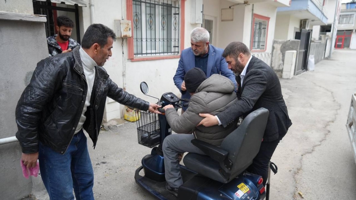 Adıyaman Belediyesi’nden engelli vatandaşa hızlı destek: Akülü sandalye talebi karşılandı