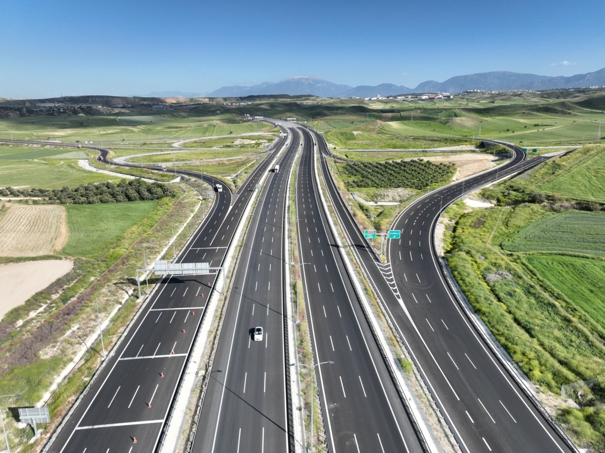 Aydın-Denizli otoyolu ile otoyol ağı 3 bin 796 kilometreye yükseldi