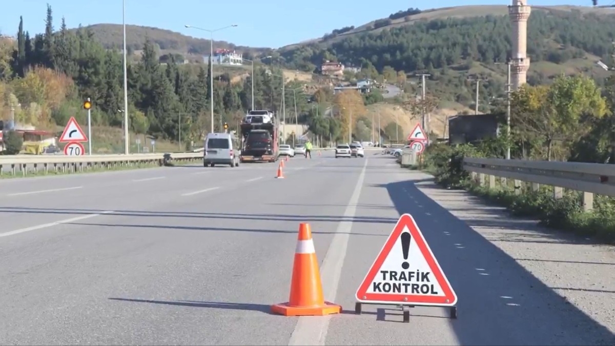 İçişleri Bakanı Yerlikaya: '2024 yılında 71 bin 21 sürücüye işlem yapıldı'