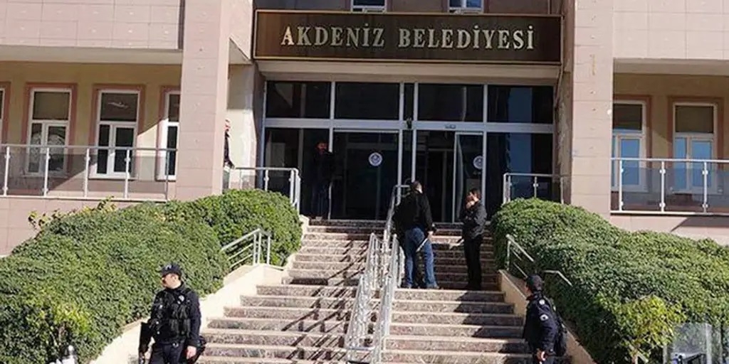 Akdeniz Belediyesi belediye başkanı tutuklandı: Yerine kayyum atandı