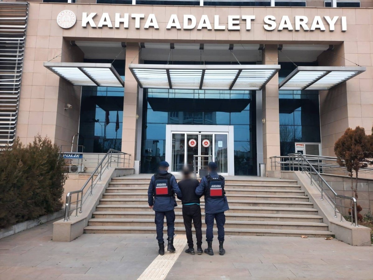 Adıyaman'da 15 yıl kesinleşmiş hapis cezası bulunan firari yakalandı