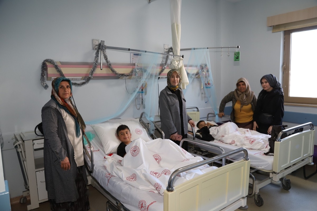 Kahta’da '2. Geleneksel Yarıyıl Tatili Sünnet Şöleni': 170 çocuk ücretsiz sünnet edildi  - Videolu Haber